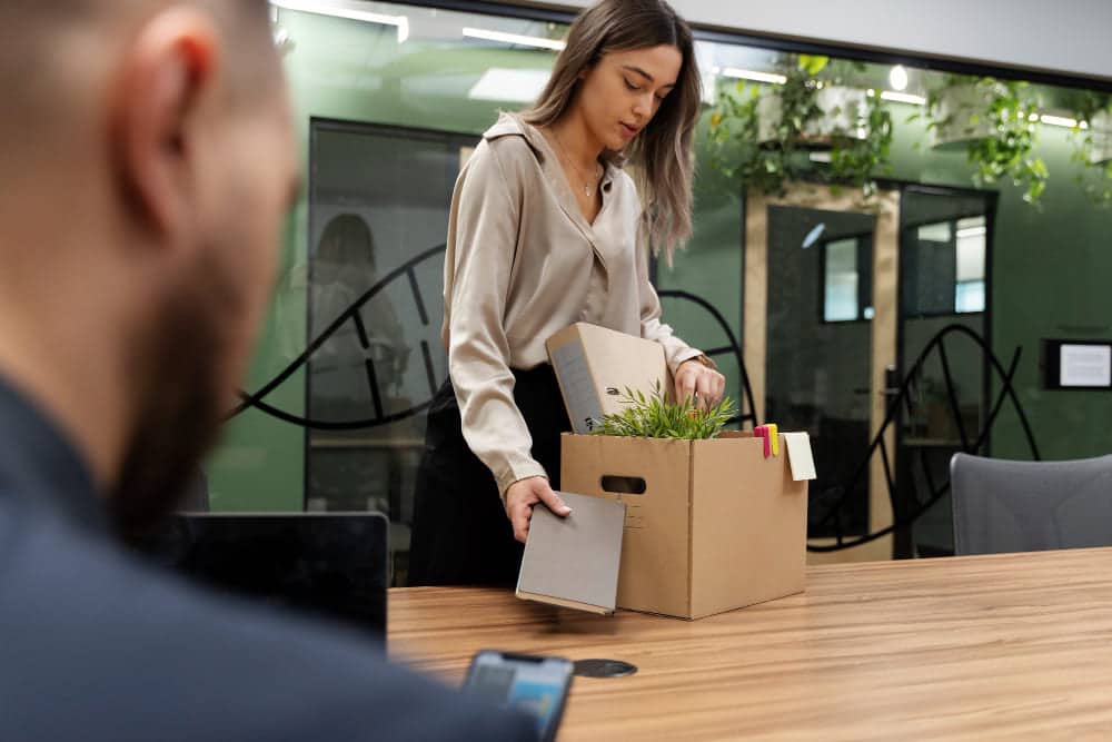 Trabalhador em atendimento após um problema no ambiente de trabalho